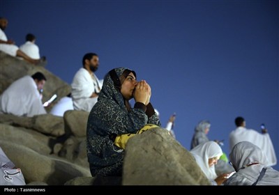 مناجات زائران در شب عرفه