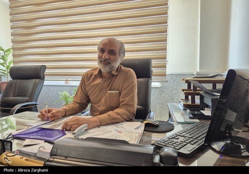 از کودکی پرجنب‌وجوش تا اختراع و تألیف کتاب