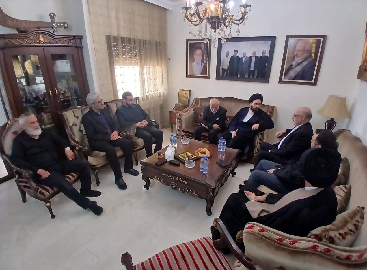 دیدار نوه امام راحل(ره) با خانواده شهید نصرالله+تصاویر 