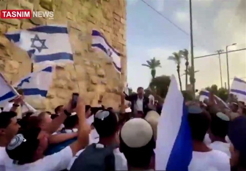 تقریر/ تسنیم.. مسیرة الأعلام فی القدس المحتلة: احتلال یتلفّع بالاستفزاز والشرعنة