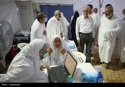 بازدید میدانی سرپرست حجاج ایرانی از بیمارستان صحرایی و کاروان جانبازان در عرفات