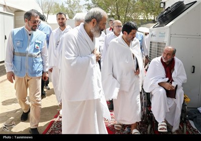 بازدید میدانی سرپرست حجاج ایرانی از بیمارستان صحرایی و کاروان جانبازان در عرفات