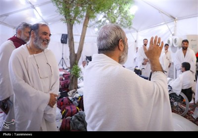 بازدید میدانی سرپرست حجاج ایرانی از بیمارستان صحرایی و کاروان جانبازان در عرفات