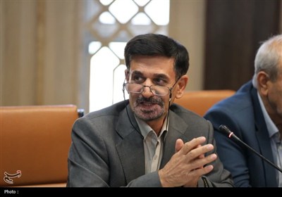 نشست استاندار چهارمحال و بختیاری با احزاب و تشکل‌های سیاسی اصلاح‌طلب