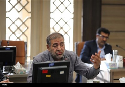 نشست استاندار چهارمحال و بختیاری با احزاب و تشکل‌های سیاسی اصلاح‌طلب