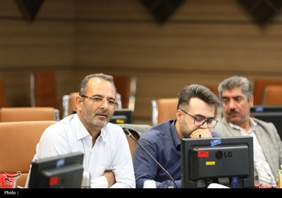نشست استاندار چهارمحال و بختیاری با احزاب و تشکل‌های سیاسی اصلاح‌طلب