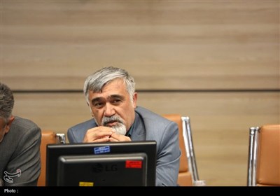 نشست استاندار چهارمحال و بختیاری با احزاب و تشکل‌های سیاسی اصلاح‌طلب