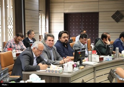 نشست استاندار چهارمحال و بختیاری با احزاب و تشکل‌های سیاسی اصلاح‌طلب