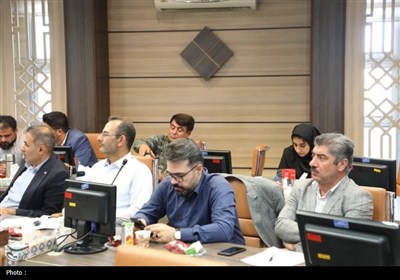نشست استاندار چهارمحال و بختیاری با احزاب و تشکل‌های سیاسی اصلاح‌طلب