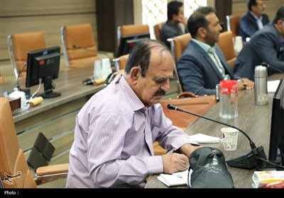 نشست استاندار چهارمحال و بختیاری با احزاب و تشکل‌های سیاسی اصلاح‌طلب