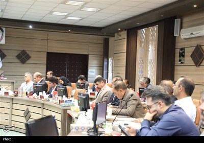 نشست استاندار چهارمحال و بختیاری با احزاب و تشکل‌های سیاسی اصلاح‌طلب
