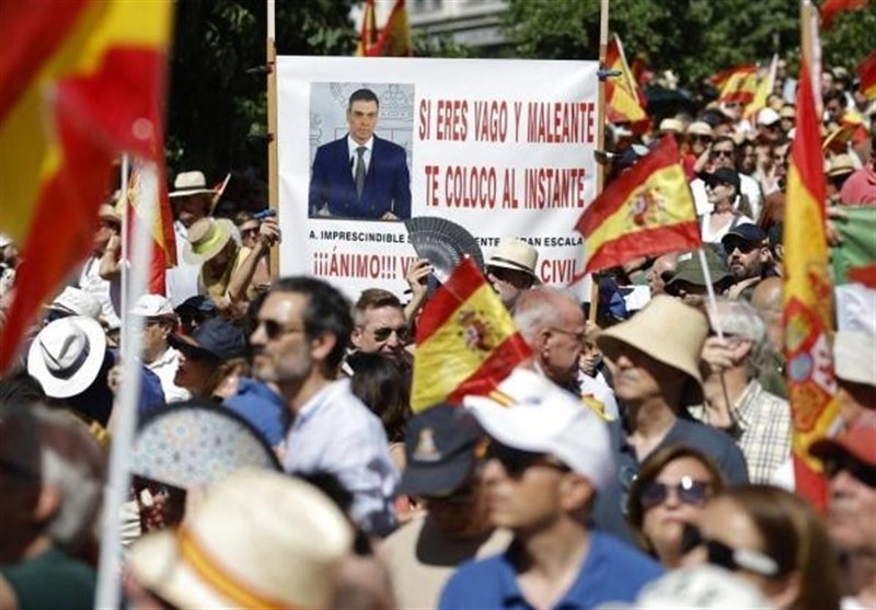 Tens of Thousands Join Anti-Government Protest in Madrid