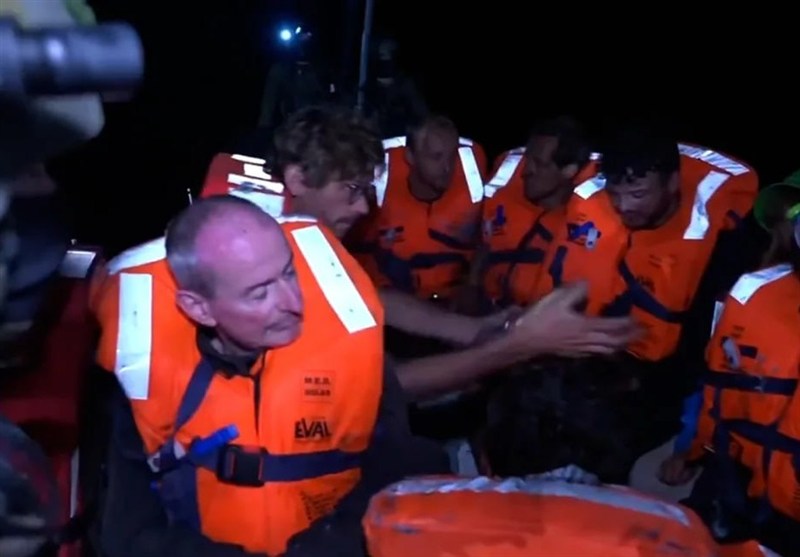 Israeli Forces &apos;Kidnap&apos; Gaza-Bound Humanitarian Aid Ship Crew