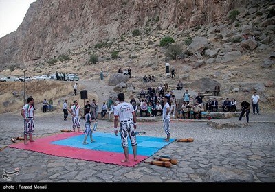 دیدار با مقامات استان، بازدید از تکیه معاون‌الملک، تکیه بیگلربیگی، رویداد منطقه‌ای چوب و مجموعه تاریخی بیستون از جمله برنامه‌های روز اول این جشنواره بود.