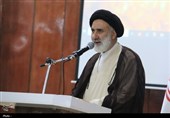 دوری از فرهنگ ایثار و شهادت کمرنگ شدن ارزشها را در پی دارد