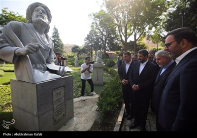 بازدید میهمانان شرکت کننده در سومین همایش بین المللی گردشگری سلامت از آرامگاه بوعلی سینا