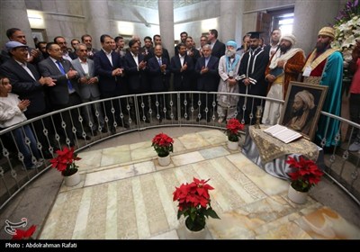بازدید میهمانان شرکت کننده در سومین همایش بین المللی گردشگری سلامت از آرامگاه بوعلی سینا