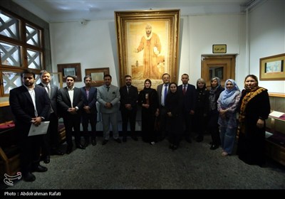 بازدید میهمانان شرکت کننده در سومین همایش بین المللی گردشگری سلامت از آرامگاه بوعلی سینا