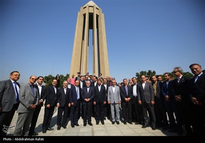 بازدید میهمانان شرکت کننده در سومین همایش بین المللی گردشگری سلامت از آرامگاه بوعلی سینا