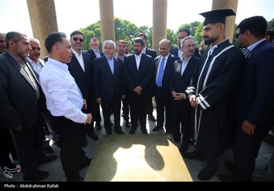 بازدید میهمانان شرکت کننده در سومین همایش بین المللی گردشگری سلامت از آرامگاه بوعلی سینا