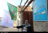 بانوان ینگهقلعه با نوای غدیر بر دستان مادر شهید بوسه زدند
