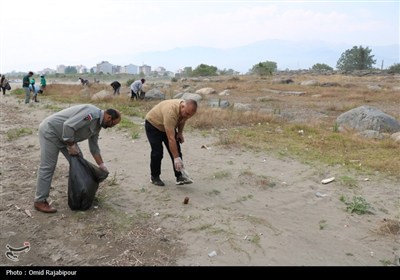 پاکسازی ساحل کلاچای به مناسبت هفته محیط زیست
