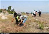 پاکسازی ساحل کلاچای به مناسبت هفته محیط زیست