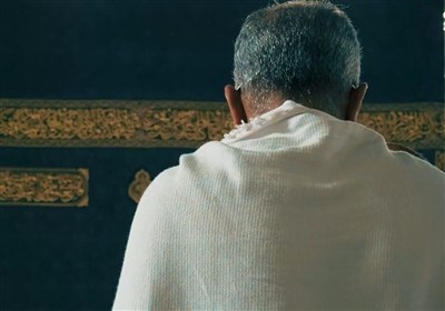 شب جمعه، مسجدالحرام و دعای کمیلِ پیش از وداع + فیلم