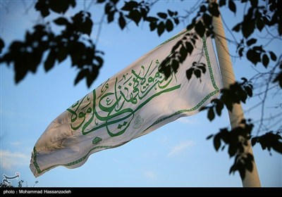 رفع أکبر رایة علویة فی طهران