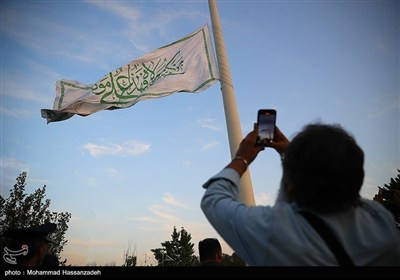رفع أکبر رایة علویة فی طهران