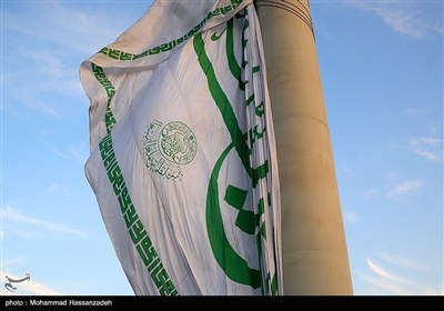 رفع أکبر رایة علویة فی طهران