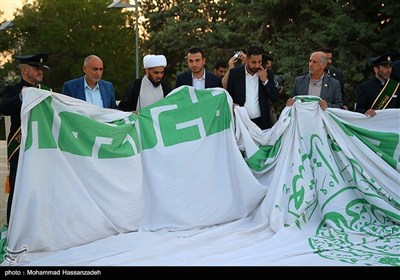 رفع أکبر رایة علویة فی طهران