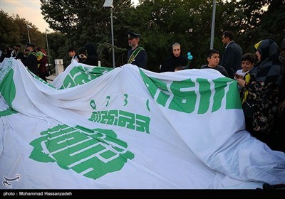 رفع أکبر رایة علویة فی طهران