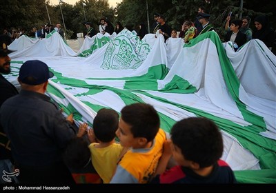 رفع أکبر رایة علویة فی طهران