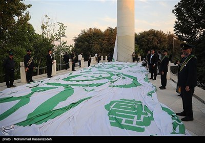 رفع أکبر رایة علویة فی طهران