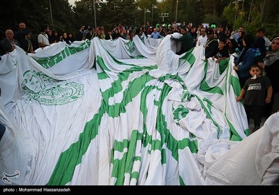 رفع أکبر رایة علویة فی طهران