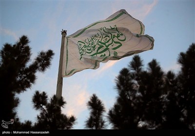 رفع أکبر رایة علویة فی طهران