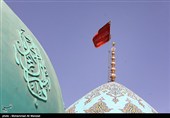 اهتزار پرچم یا لثارات الحسین (ع) بر فراز گنبد مسجد جمکران