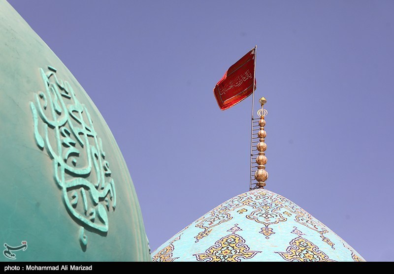 اهتزار پرچم یا لثارات الحسین (ع) بر فراز گنبد مسجد جمکران