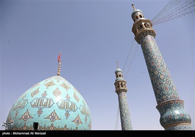 اهتزار پرچم یا لثارات الحسین (ع) بر فراز گنبد مسجد جمکران