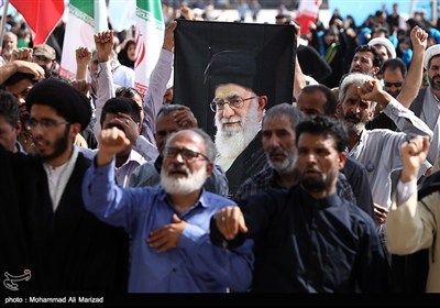 اهتزار پرچم یا لثارات الحسین (ع) بر فراز گنبد مسجد جمکران