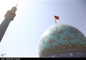 اهتزار پرچم یا لثارات الحسین (ع) بر فراز گنبد مسجد جمکران