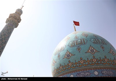 اهتزار پرچم یا لثارات الحسین (ع) بر فراز گنبد مسجد جمکران