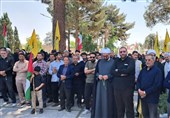 از اشک تا لبخند؛ مردم خراسان جنوبی در میدان غدیر می‌مانند