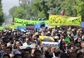 قیام نمازگزاران در محکومیت حمله ‌اسرائیل/ فقط انتقام‌