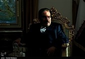 أول ظهور للأدمیرال شمخانی بعد العدوان الإسرائیلی خلال تشییع الشهداء