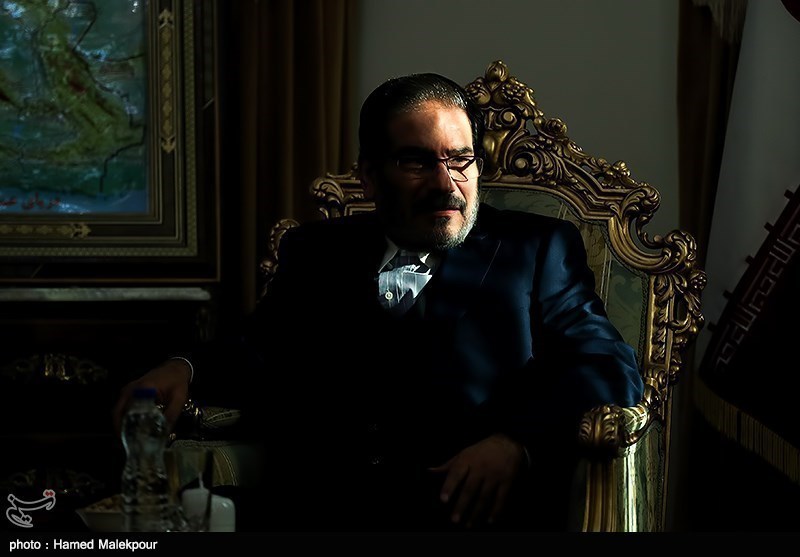 أول ظهور للأدمیرال شمخانی بعد العدوان الإسرائیلی خلال تشییع الشهداء