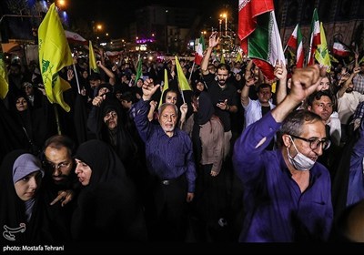 فرحة أهالی طهران بعد عملیة الوعد الصادق 3