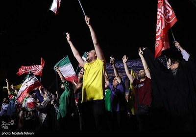 فرحة أهالی طهران بعد عملیة الوعد الصادق 3