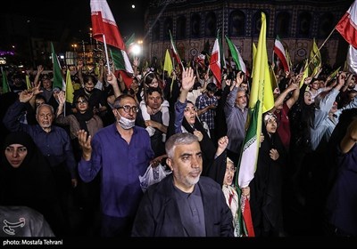 فرحة أهالی طهران بعد عملیة الوعد الصادق 3